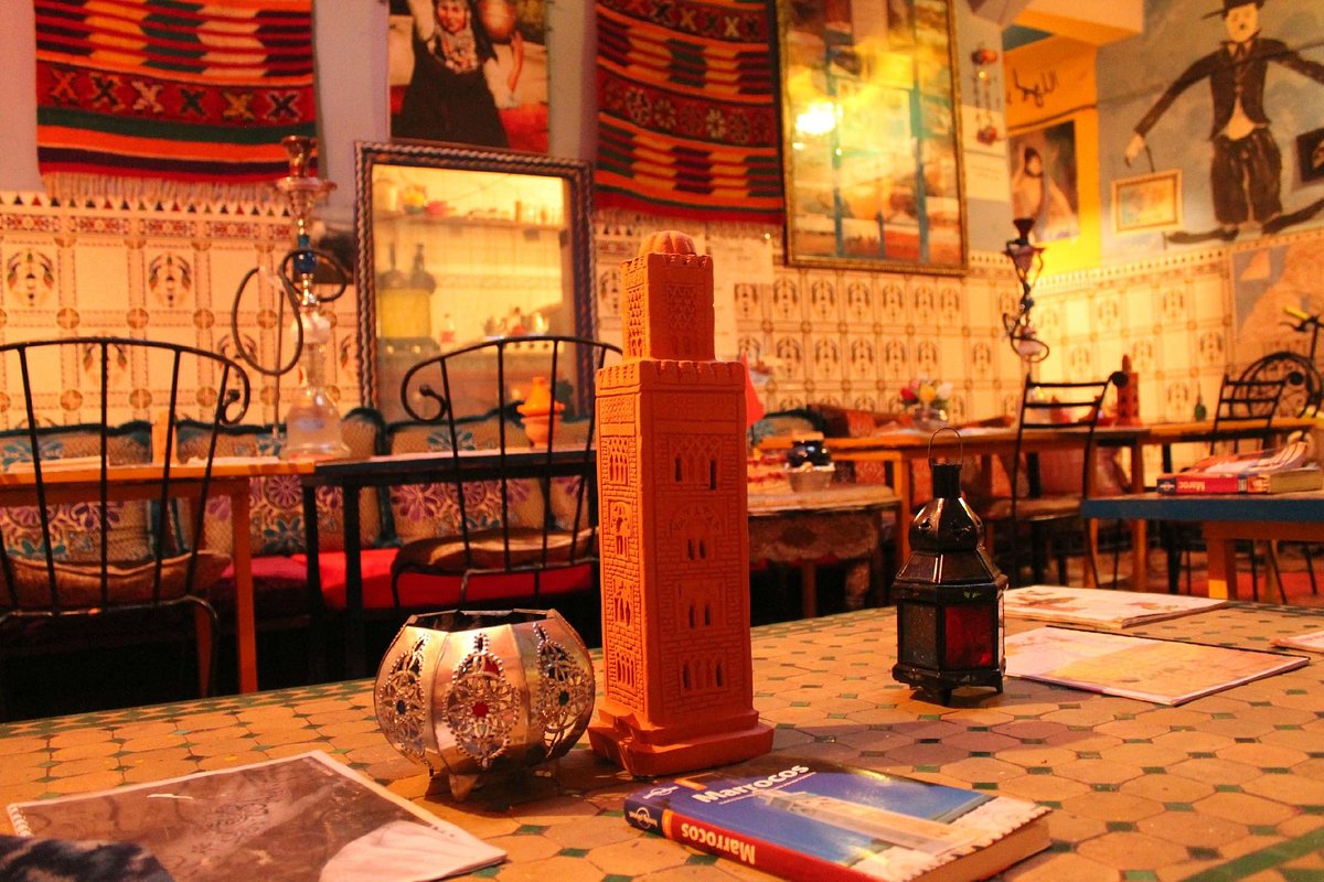 Dining area in Hostel Waka Waka Marrakech